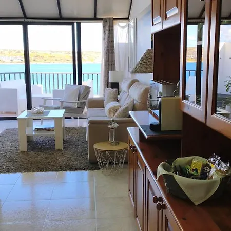 Seafront Sun Terrace, Loungers & Panoramic Ocean Views Apartament