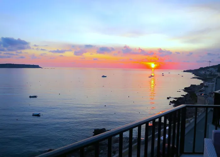 Seafront Terrace, Lounger & Panoramic Ocean Views Apartmán *