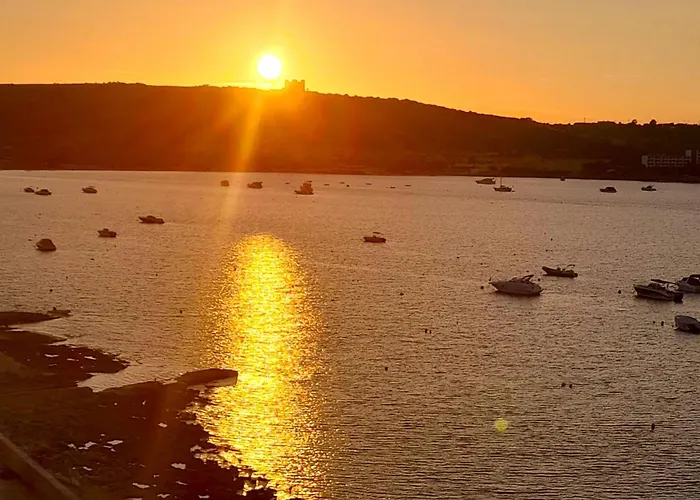 Appartement Seafront Terrace, Lounger & Panoramic Ocean Views *