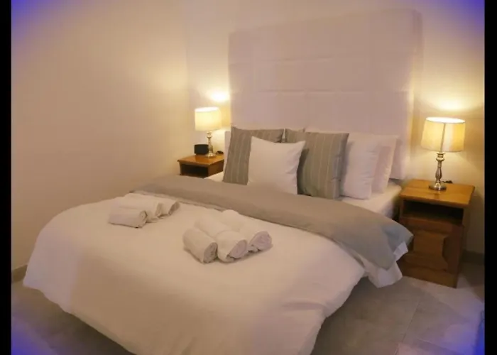 Seafront Terrace, Lounger & Panoramic Ocean Views Appartement