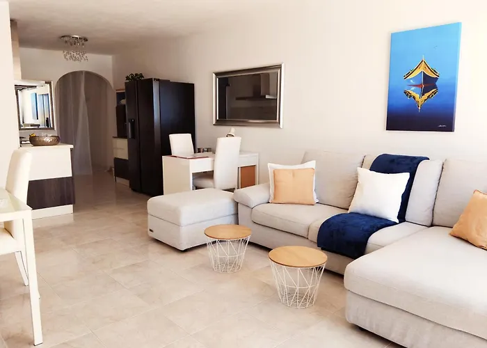 Apartmán Seafront Terrace, Lounger & Panoramic Ocean Views Mellieħa