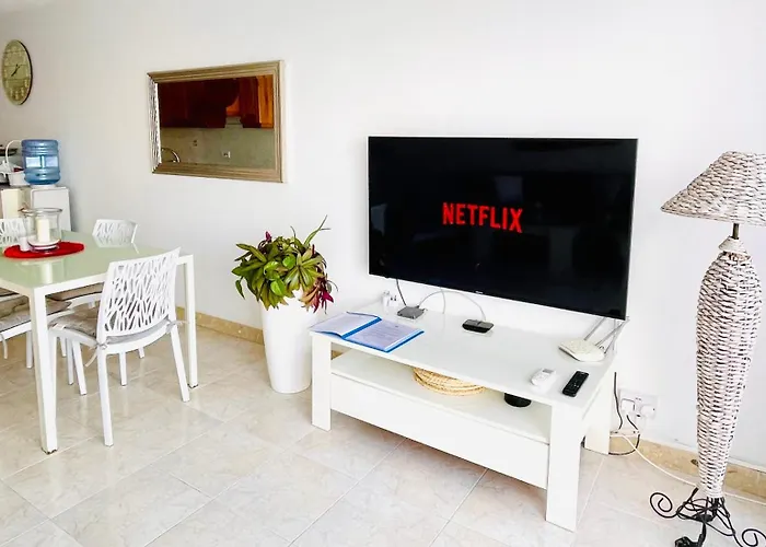 Seafront Terrace, Lounger & Panoramic Ocean Views * Mellieħa