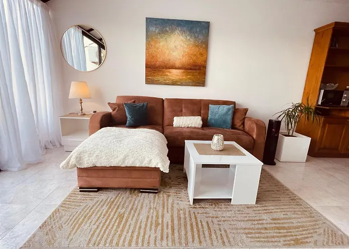 Seafront Terrace, Lounger & Panoramic Ocean Views *